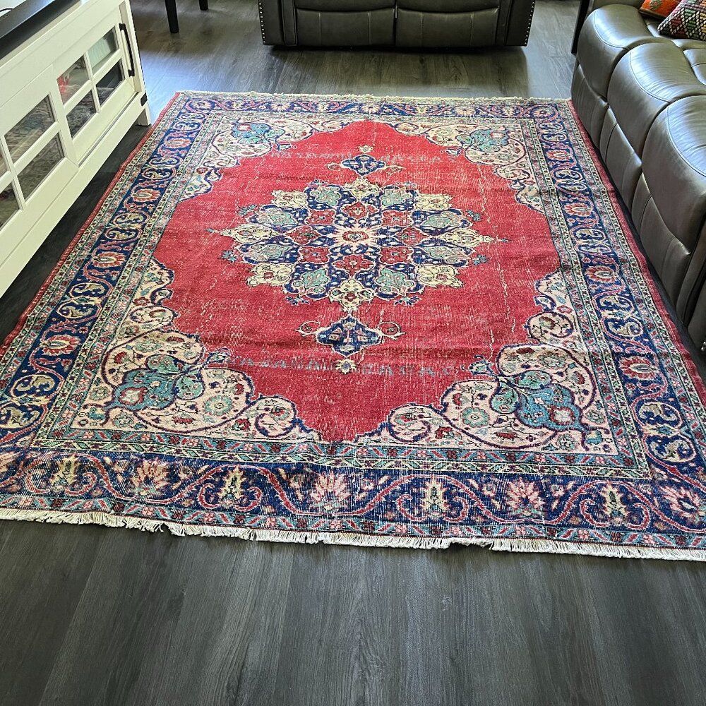 Vintage Turkish Wool on Cotton Rug / 9.3 ft x 6.8 ft good size, with signature